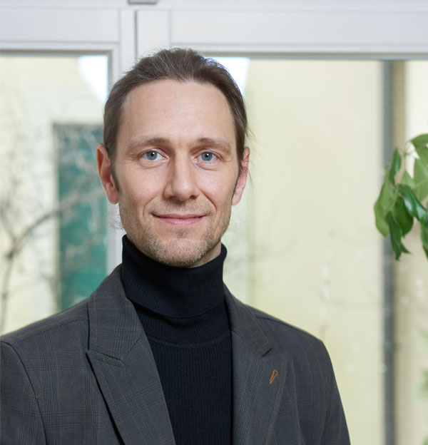 Lic. phil. Martin Warth